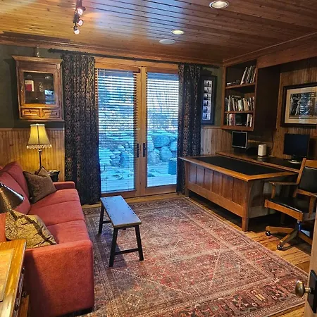 Three Peaks Mountain Lodge